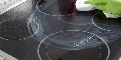 Wo leben Bakterien in der Küche?