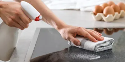 Cleaning the ceramic hob: proven tips and tricks