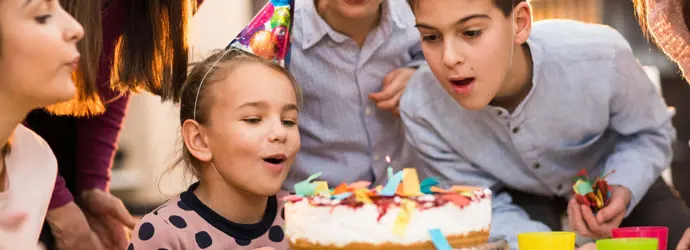 Fünf lustige Spiele für den Kindergeburtstag, die nicht viel kosten