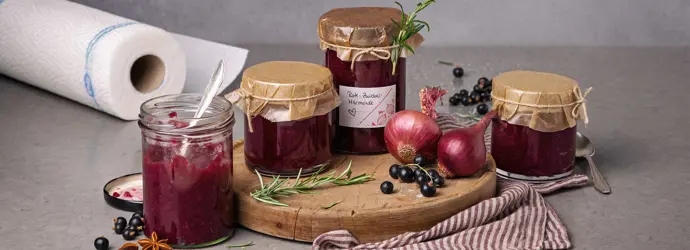Feurig süße Rote Zwiebel-Marmelade mit Cassis: Perfekt zu Käse oder Wildgerichten