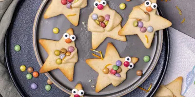 Weihnachtsplätzchen zum Verlieben: Unsere quietschbunten Adventssternchen