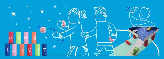 Illustrierte Kinder spielen Spiele für Kinder ab 4 aus angemalten Papprollen