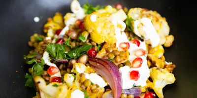 Blumenkohl-Salat mit Linsen und Schmand-Dressing