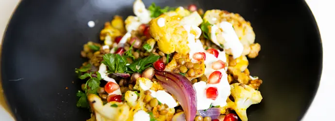 Blumenkohl-Salat mit Linsen und Schmand-Dressing