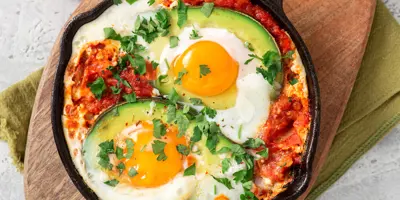 Saksuka fetával és spenóttal – igazi komfortétel!