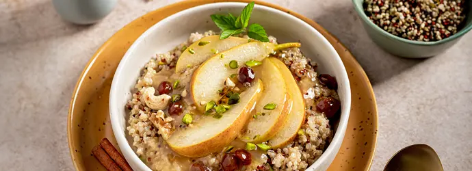 Süßer Quinoa mit Gewürzbirnen