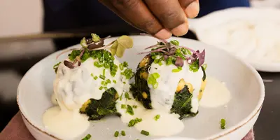 Spinatknödel mit Parmesansoße