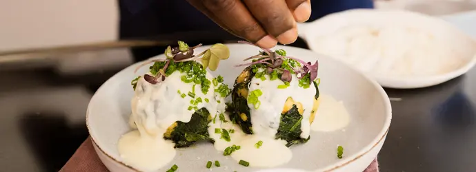Spinatknödel mit Parmesansoße