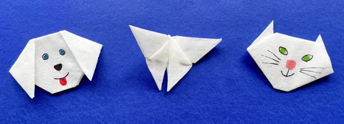 Děti vyrábějí origami zvířata z barevného papíru v ložnici