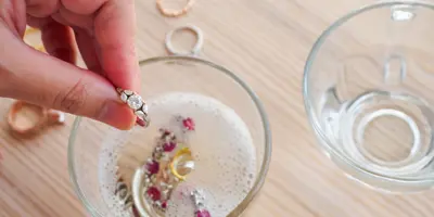 Silber- und Goldschmuck reinigen: Top-Tipps für tollen Glanz